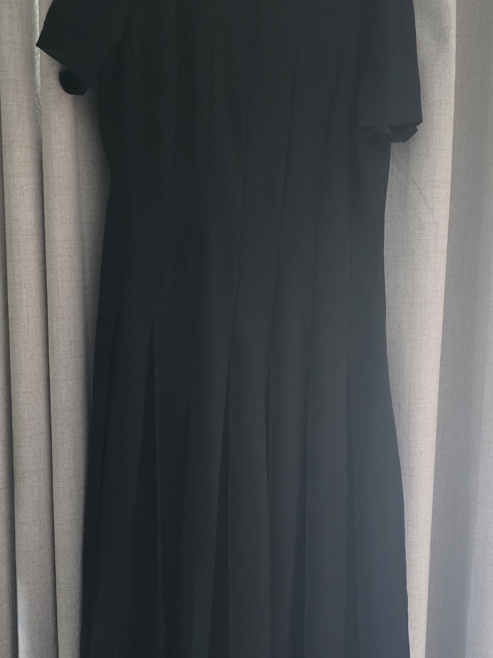Black Short-Sleeve Midi Dress with Pleated Skirt